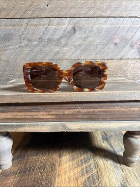 Burberry BE4327 Square Tortoise Sunglasses Brown Gradient Lenses Made in Italy